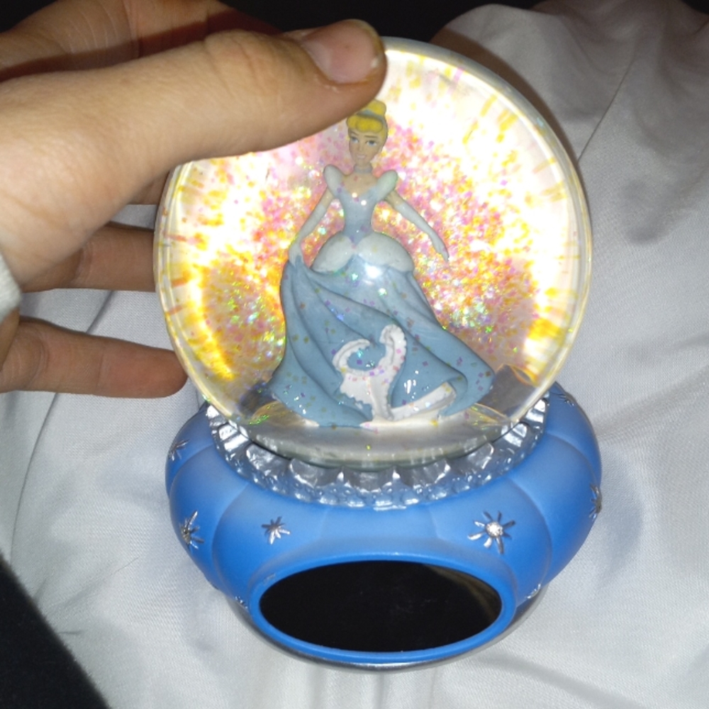 Cinderella snow globe (rare)